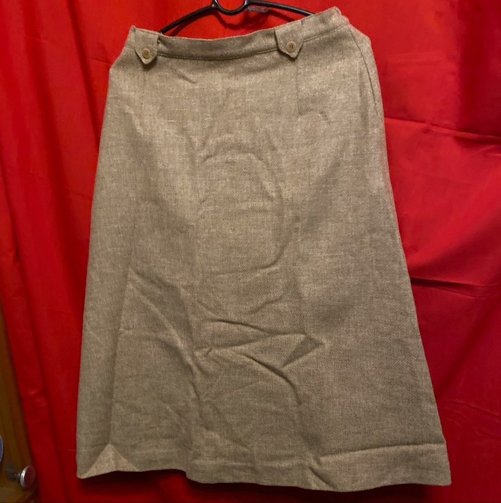 Skirt wool